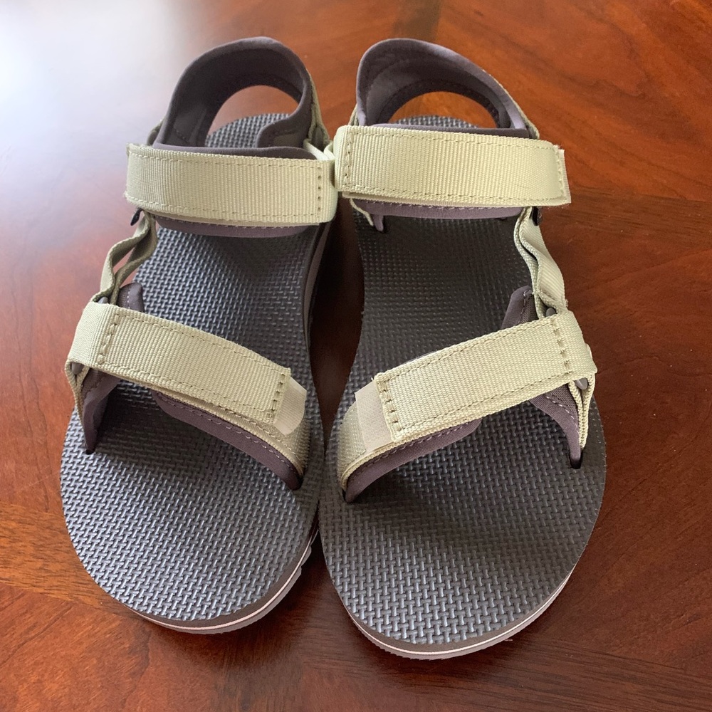 Teva Women’s Universal Trail Sandal size 7
